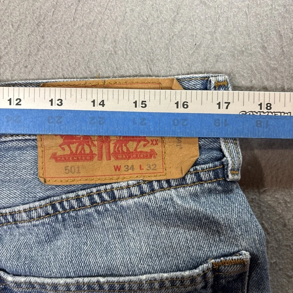 Levis 501 Jeans Mens 34x32 Blue Light Wash Regular Straight Button Fly